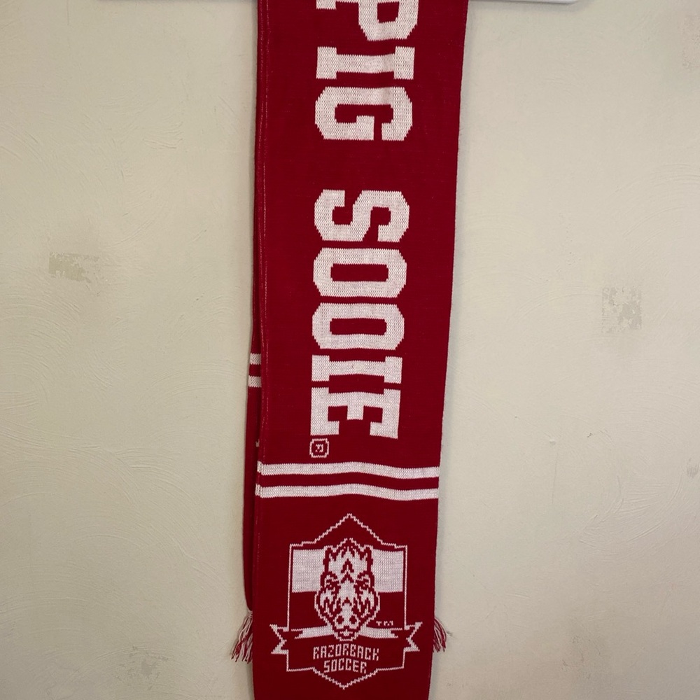Red Razorback Soccer Scarf 1996-2016 - Picture 3 of 13